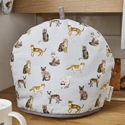 Smart Tea Cosy, Curious Cats'